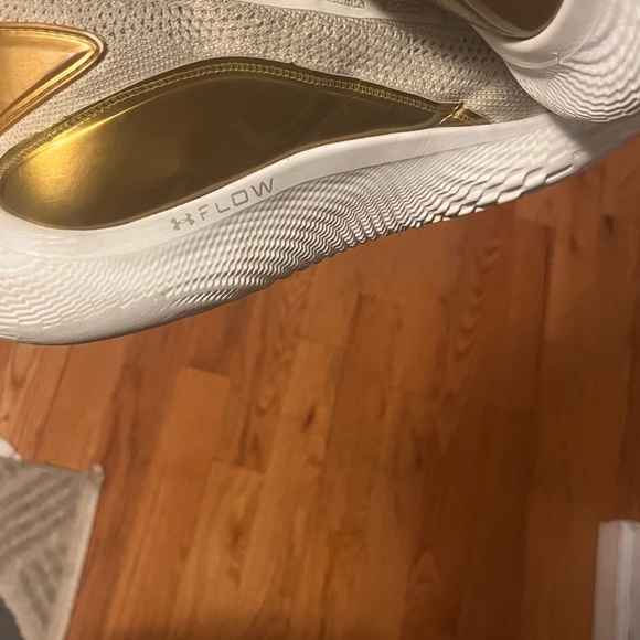 Curry’s 8 flow - Picture 3 of 6